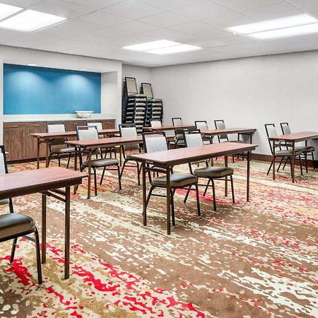 Hampton Inn Grand Rapids/North Walker Bagian luar foto