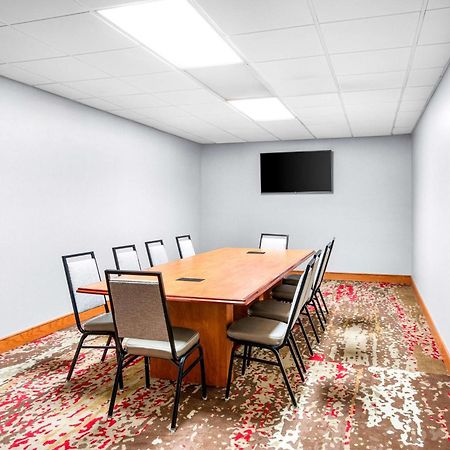Hampton Inn Grand Rapids/North Walker Bagian luar foto