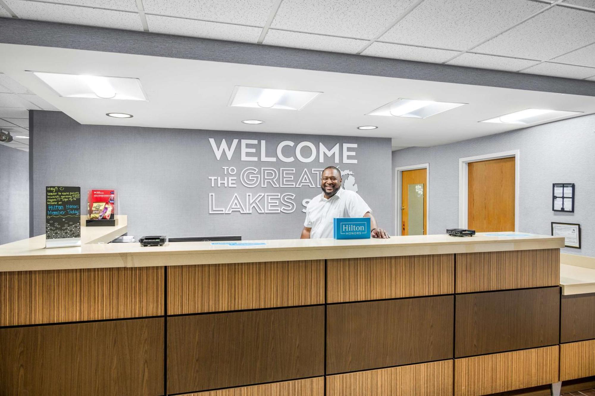 Hampton Inn Grand Rapids/North Walker Bagian luar foto