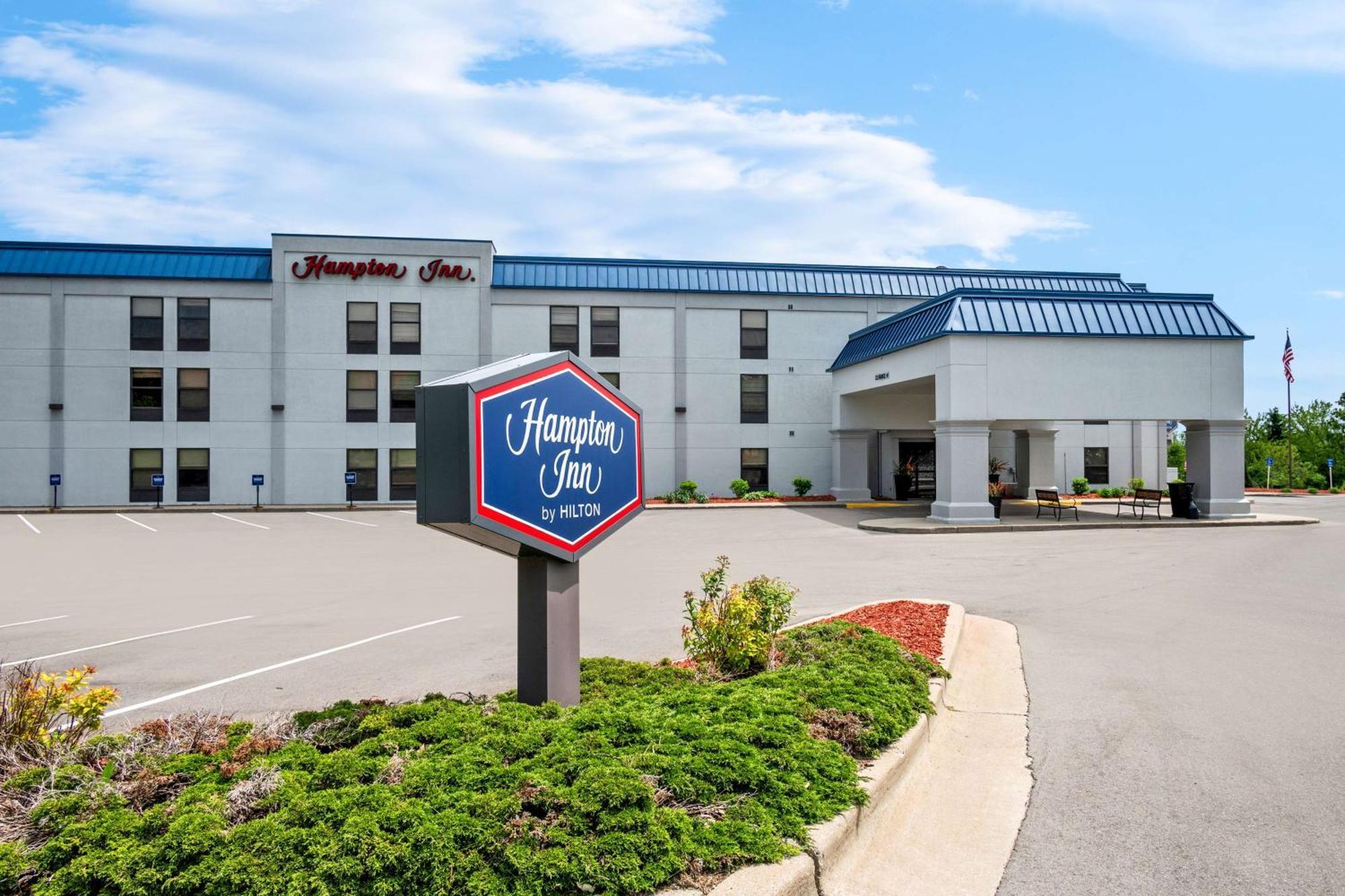 Hampton Inn Grand Rapids/North Walker Bagian luar foto
