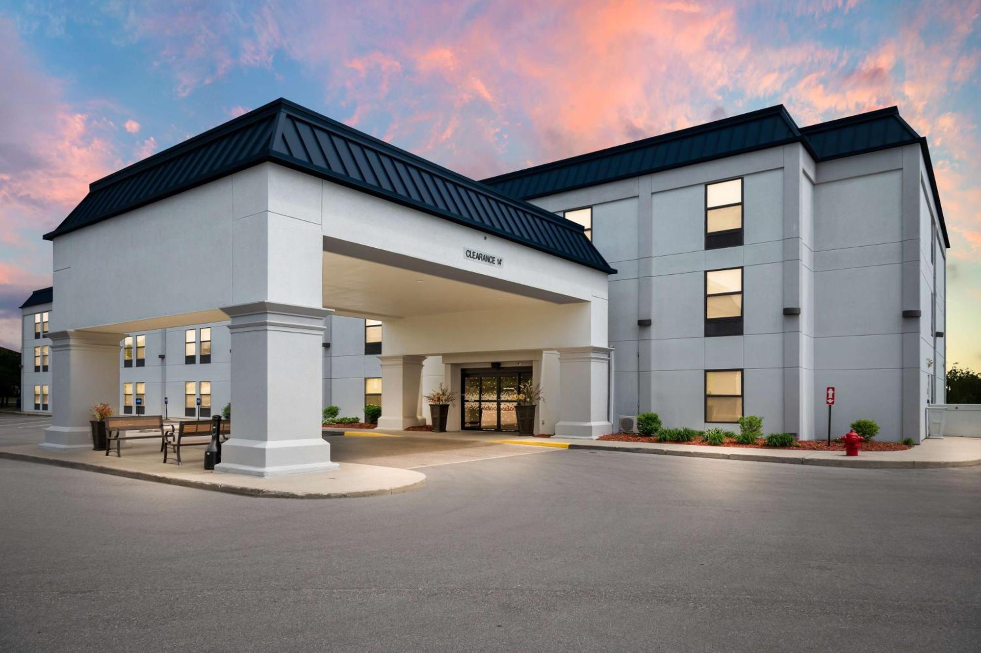 Hampton Inn Grand Rapids/North Walker Bagian luar foto