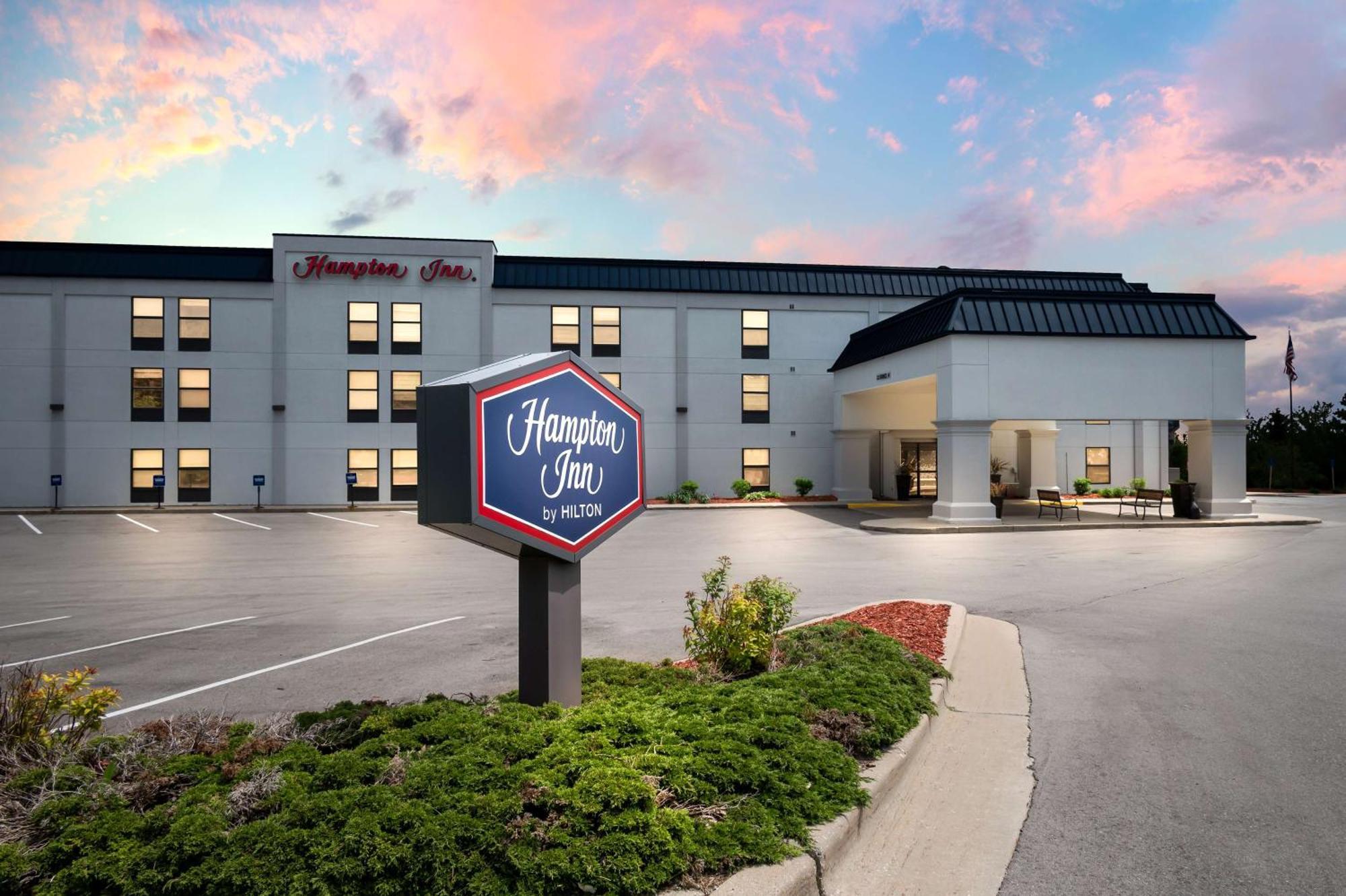 Hampton Inn Grand Rapids/North Walker Bagian luar foto