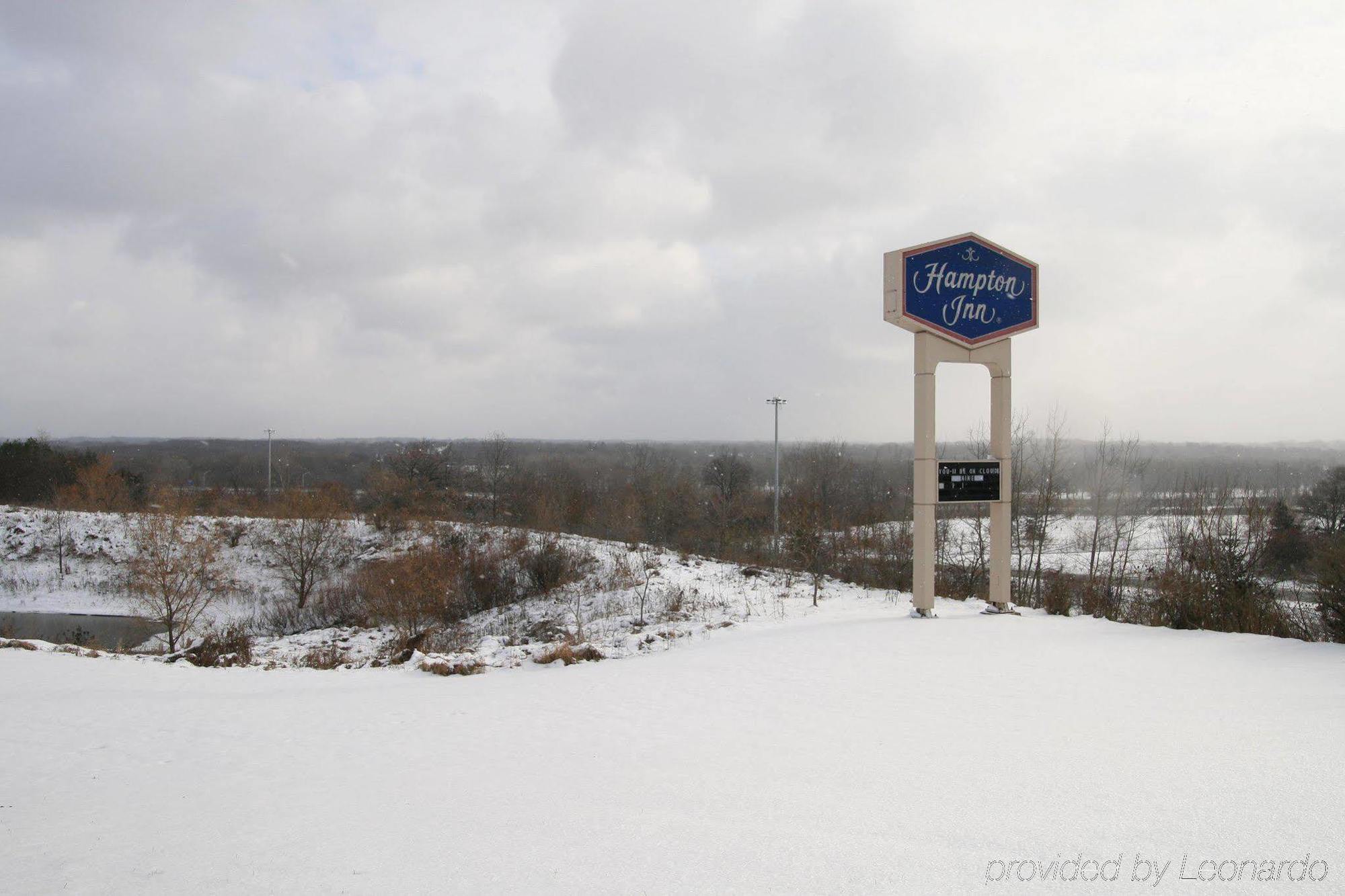 Hampton Inn Grand Rapids/North Walker Bagian luar foto