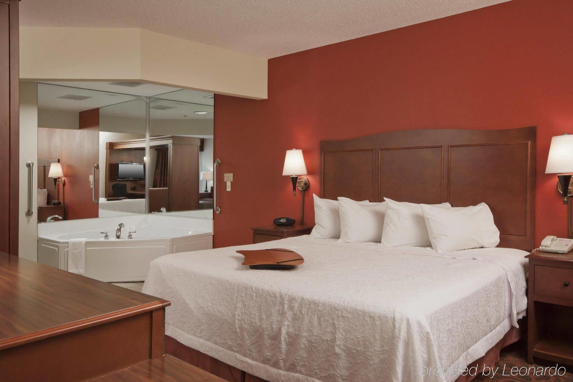 Hampton Inn Grand Rapids/North Walker Bagian luar foto