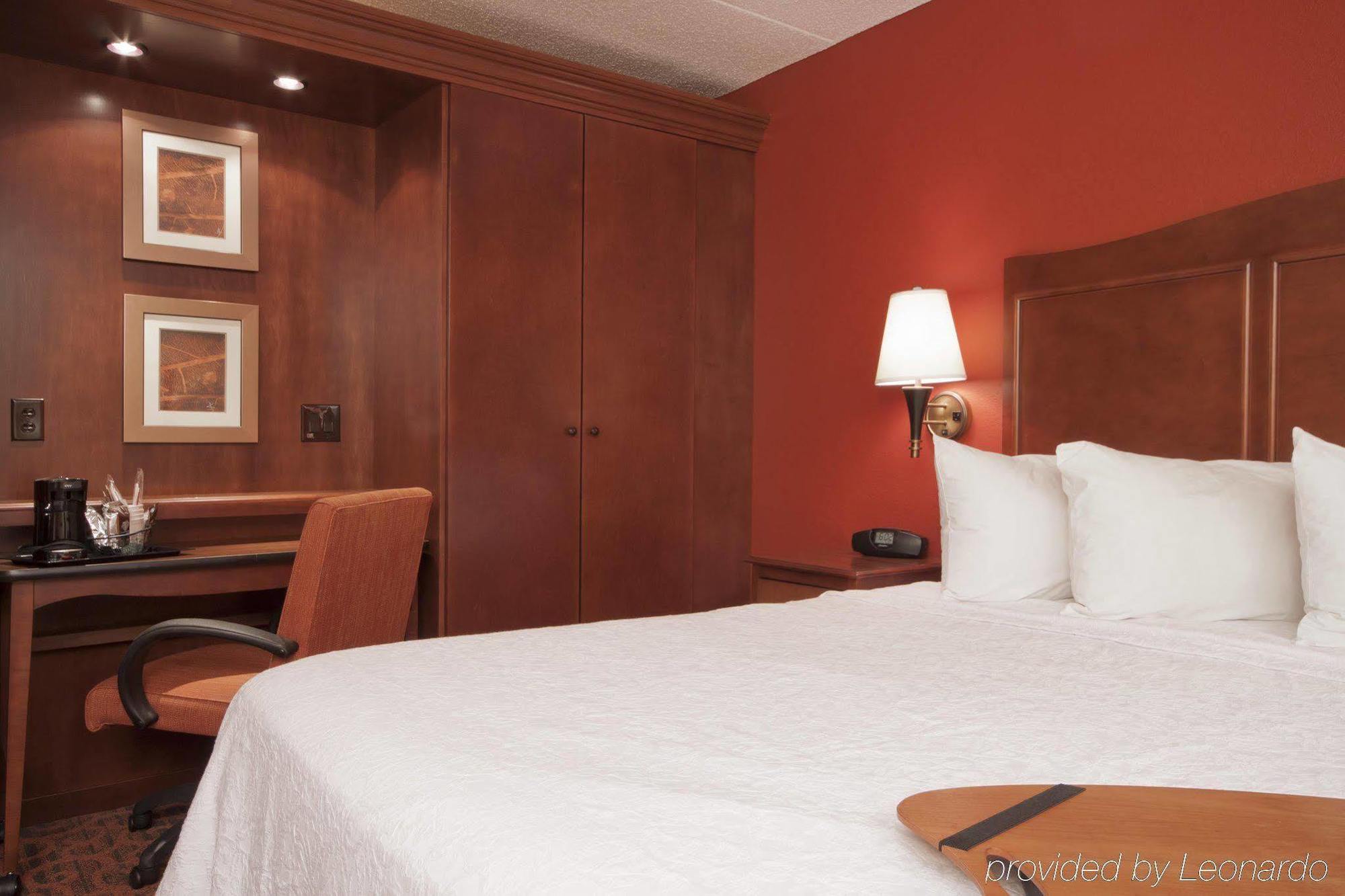 Hampton Inn Grand Rapids/North Walker Bagian luar foto